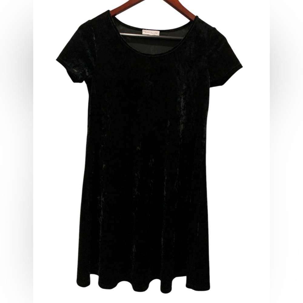 Socialite Black Velvet Mini Dress with Short Sleeve